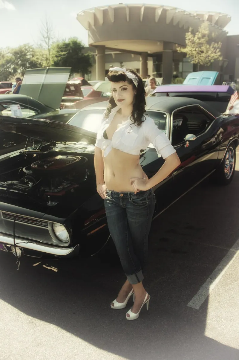 Strike It Like Bettie: 7 Timeless Poses That Still Own the Camera